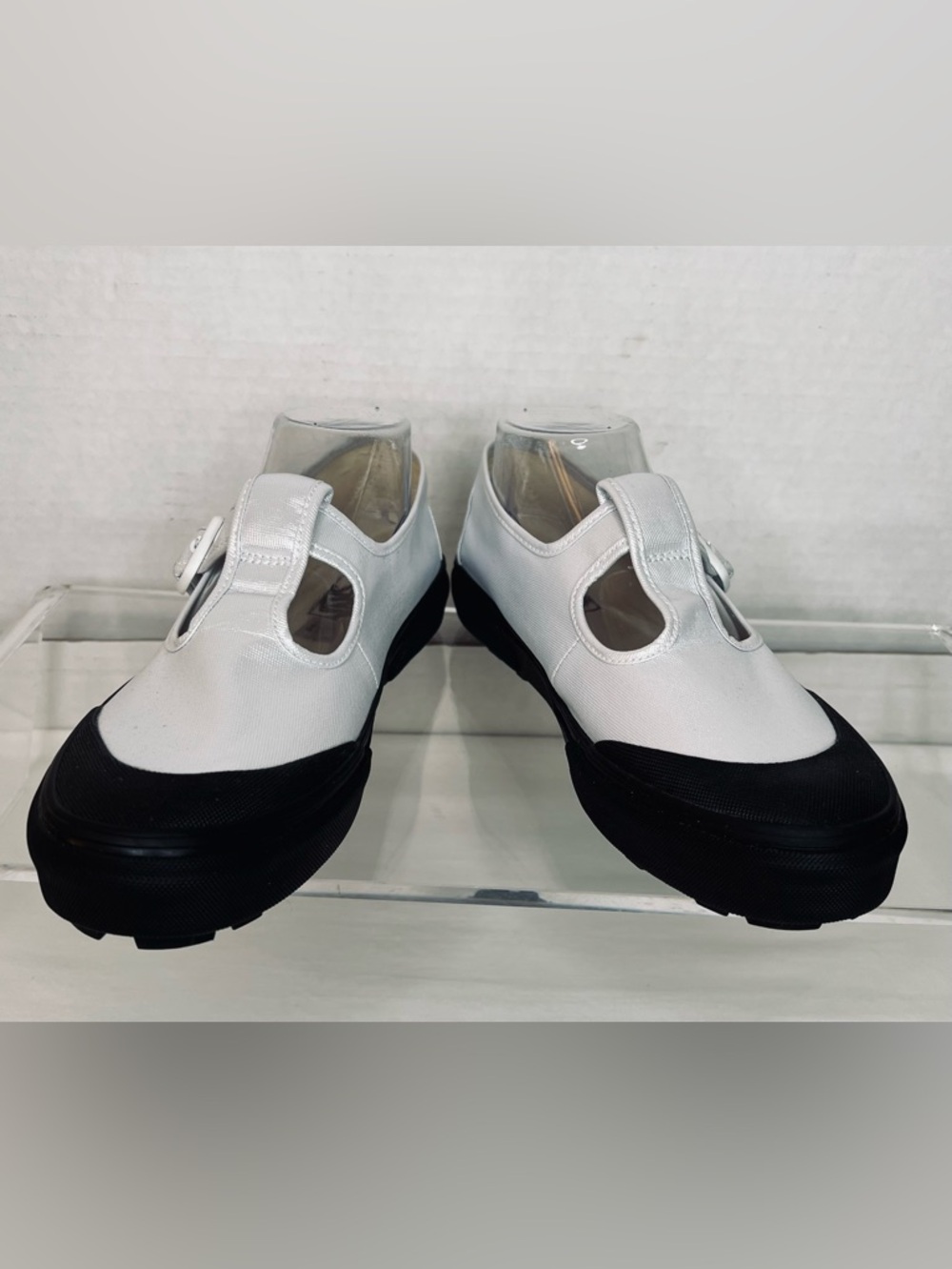 Vans Style 93, True white Coated Canvas Mary Jane Sneaker, Women’s 9.5